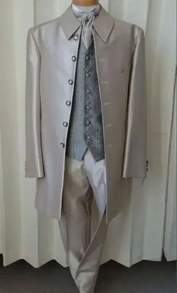 샴페인 골드 턱시도