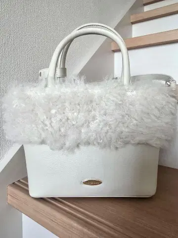 Lily Brown 화이트 숄더백 퍼 포함