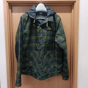 언더아머 아우터