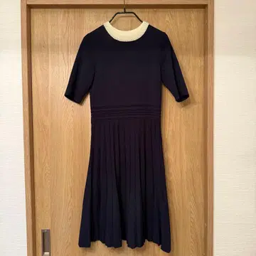 HOBBS 네이비 펄 장식 원피스