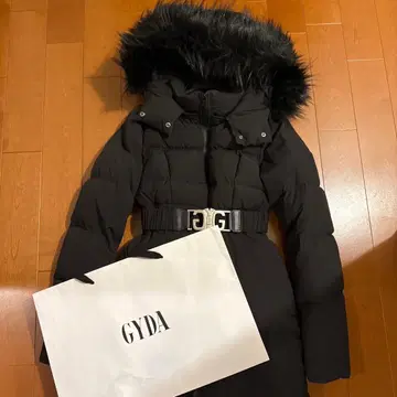 GYDA 벨트 포함 다운 자켓 2023