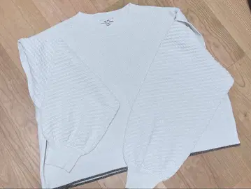 볼륨 슬리브 화이트 니트탑