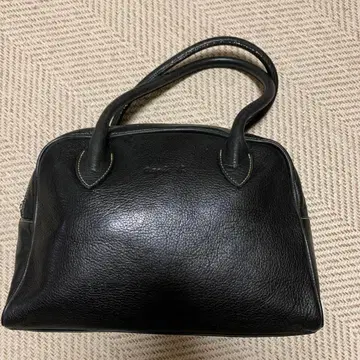 에네스베 보야주 블랙 주름 가죽 미니 보스턴 백. 숄더 백