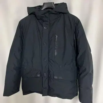 후드 부착 블랙 다운 자켓