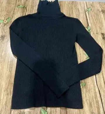 리브 블랙 터틀넥 긴팔