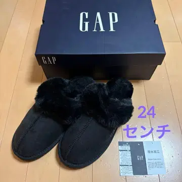 [ 새상품 ] GAP 블랙 무스탕 샌들 24
