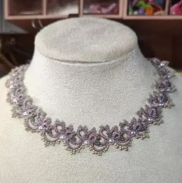 엘레강트한 보라색 레이스풍 목걸이