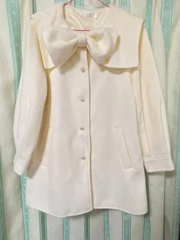 O.S.K 아이보리 빅 리본 코트 아우터