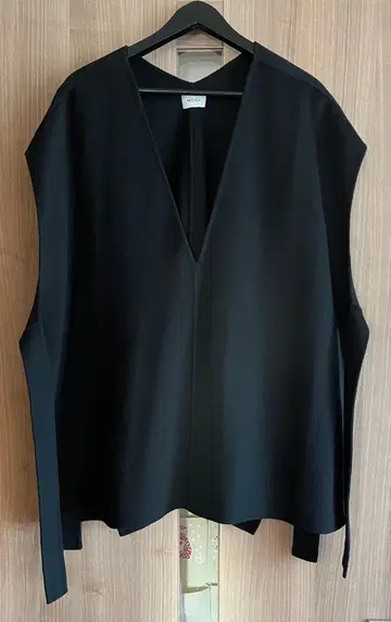 컨디션 최상 MOGA 블랙 V넥 프리 사이즈