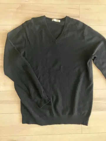 캐시미어 블랙 V넥 스웨터 L