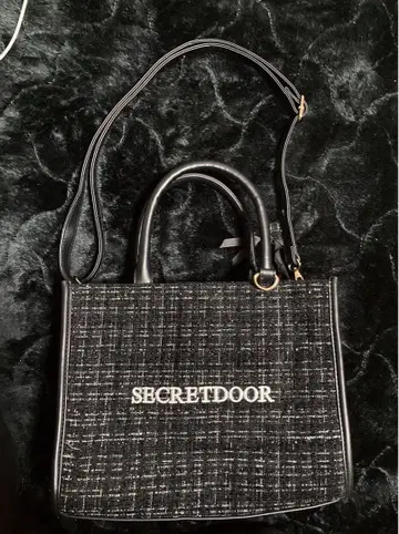 SECRETDOOR 트위드 핸드백 블랙