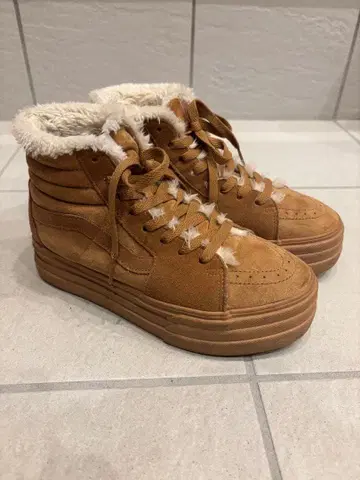 Vans 브라운 하이컷 어그 부츠