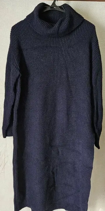 네이비 터틀넥 원피스