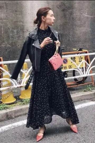 Ameri 파워 숄더 프릴 드레스 별 패턴 아메리