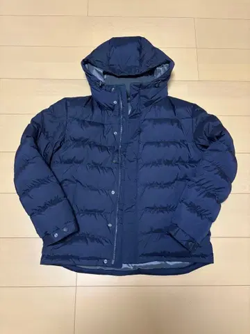 유니클로 다운 자켓 네이비 M 사이즈 후드 부착