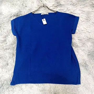 [택 포함 새상품] 개럴개런트 V넥 니트 블루 F 봄색 포인트 컬러 고급