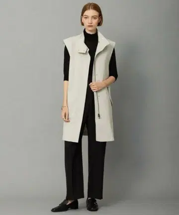 [택 포함 새상품] 23AW ICB 본딩 트윌 슬리브리스 아우터 M