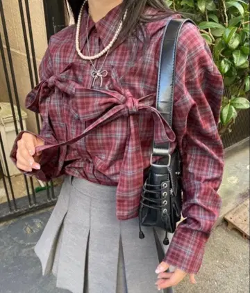 nemne store 체크 무늬 개더 리본 블라우스