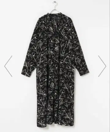 택 포함 미사용 새상품 KBF 볼륨 슬리브 하이넥 블라우스 차콜