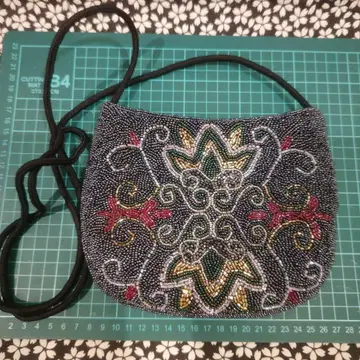 비즈 자수 숄더백