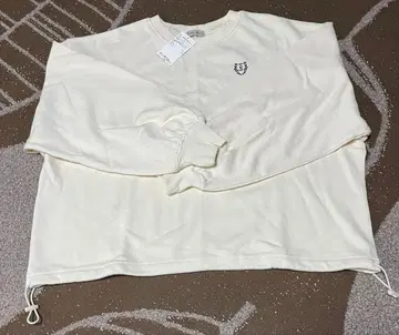 사만사 모스모스 드로스트 맨투맨 아이보리 미사용 새상품