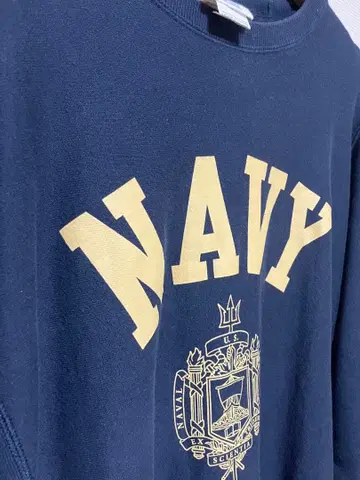 챔피온 리버스 위브 Navy 로고 맨투맨
