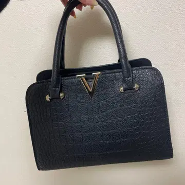 크로커다일 패턴 블랙 핸드백