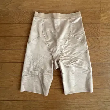 NOVARESE 베이지 숏팬츠