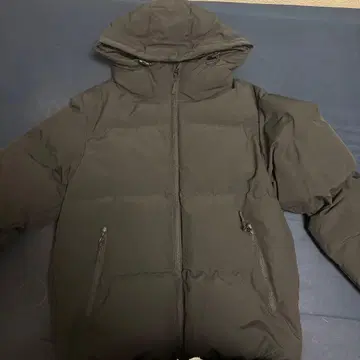 후드 부착 블랙 다운 자켓