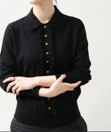 새상품급 이에나 울 실크 프릴 풀오버 블랙