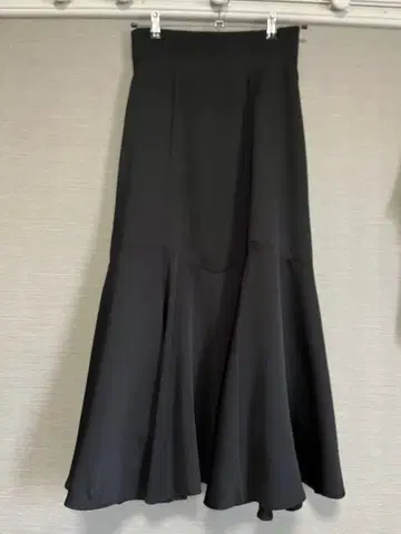 프로포션 바디 드레싱 블랙 플레어 스커트