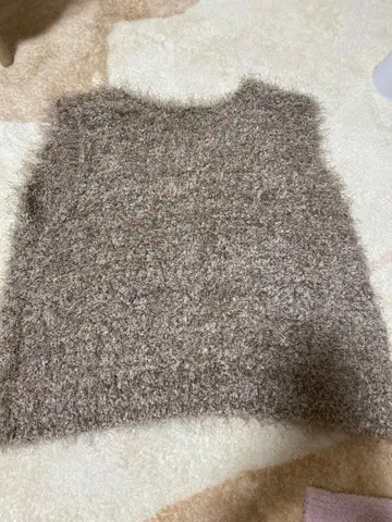 브라운 V넥 슬리브리스 니트 베스트