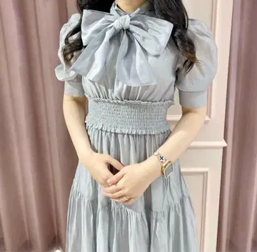 리본 포함 그레이 맥시 드레스