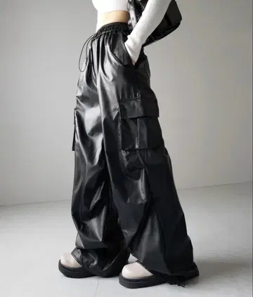 me+em select 블랙 와이드 카고 팬츠 가죽