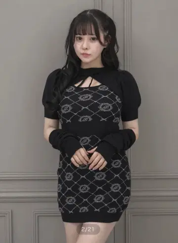 pium 모노그램 컷 아웃 니트 원피스