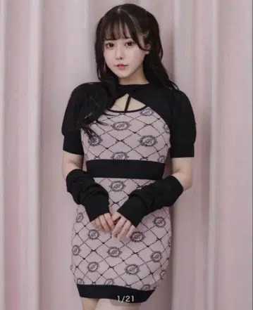 pium 모노그램 컷 아웃 니트 원피스 핑크