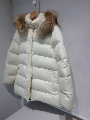 MONCLER 아이보리 다운 자켓 사이즈 2 엠블럼 없음