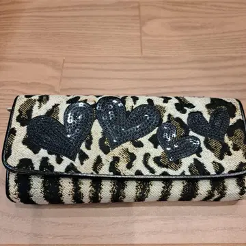 새상품 싱크비 레오파드 무늬 하트 모티브 장지갑