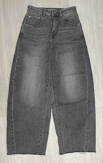 UNFILO 데님 배럴 레그 데님