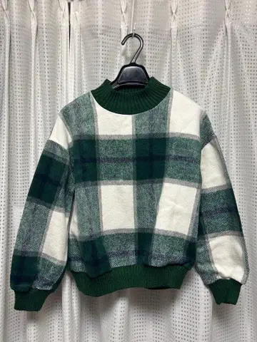 그린 계열 체크 풀오버 스웨터