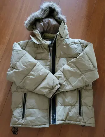 Famous Trails 베이지 다운 자켓