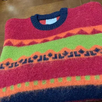 기하학 패턴 크루넥 스웨터