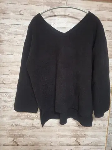 미사용 새상품 로리즈팜 V넥 니트 심플 긴팔 스웨터 블랙