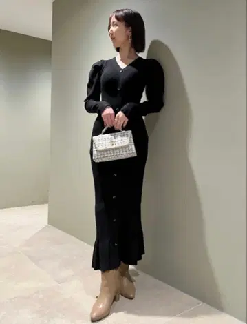 스나이델 프론트 버튼 니트 원피스 블랙