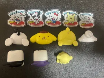 산리오 캐릭터 마그넷과 피규어