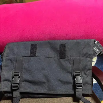 XXX 블랙 메신저 백