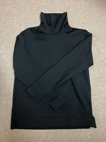 UNITED TOKYO 블랙 터틀넥 티셔츠 Size 2