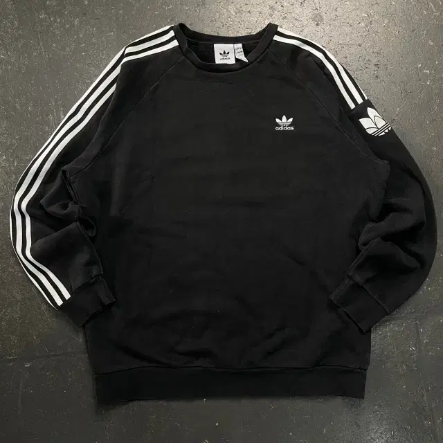 105 Adidas Sweatshirt