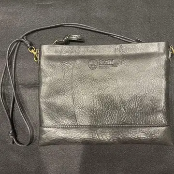 블랙 가죽 숄더백 슬로우 사코슈