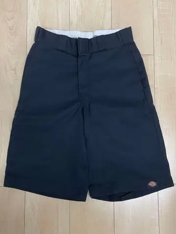Dickies 블랙 하프 팬츠 28